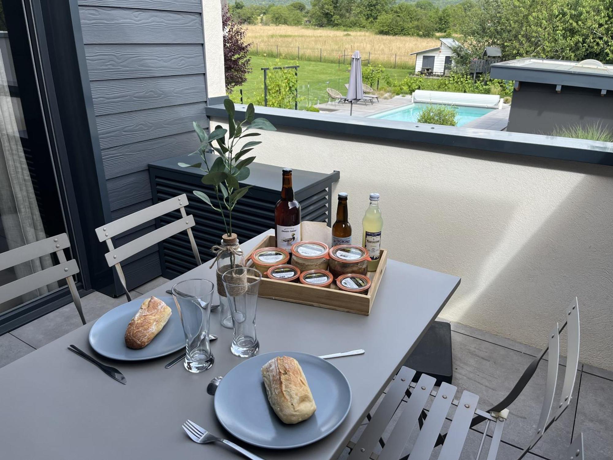 Appart-Hotel N 3 Avec Terrasse, Piscine, Petit-Dejeuner Et Parking Prive Chouzelot Exterior photo