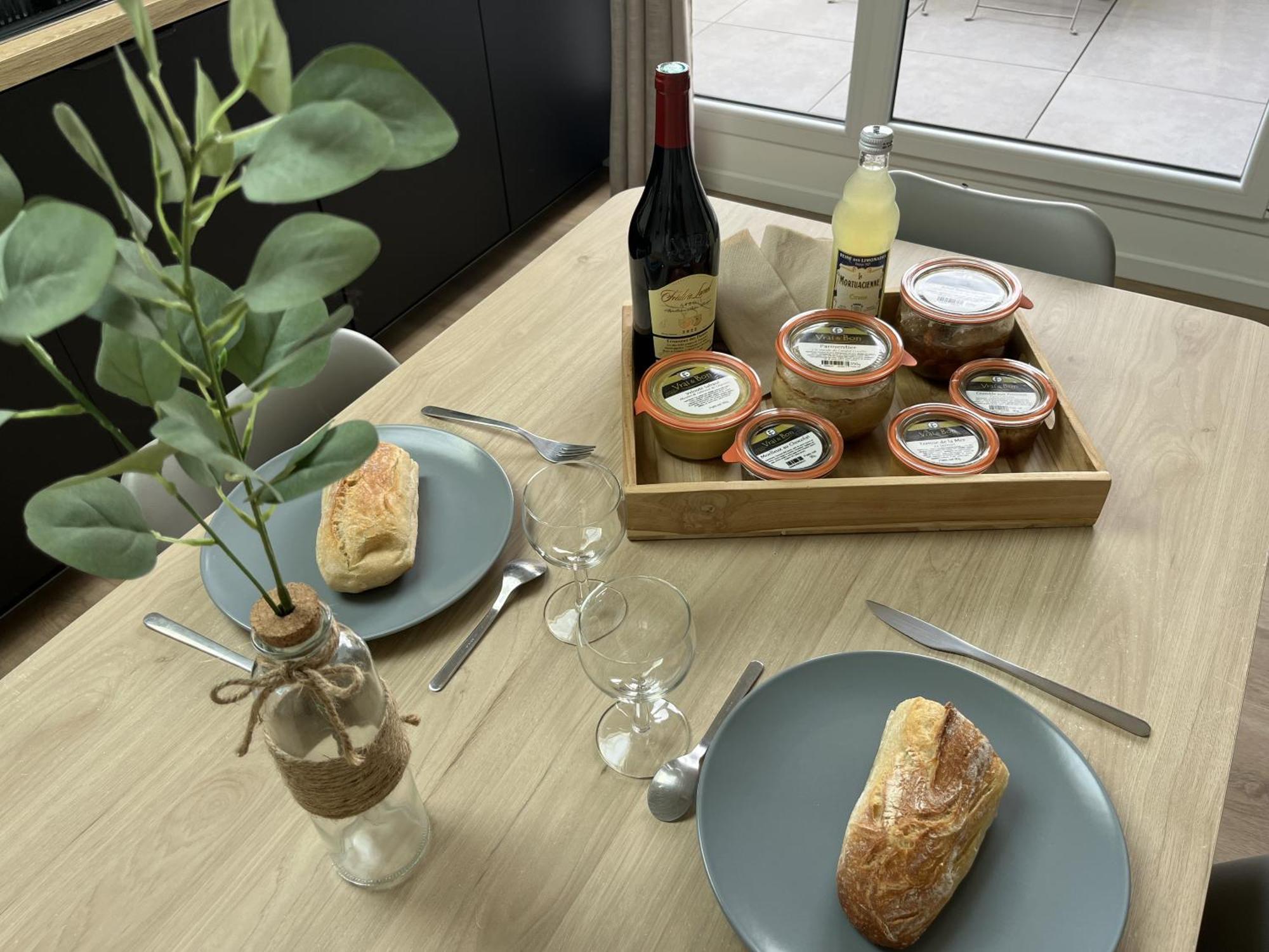 Appart-Hotel N 3 Avec Terrasse, Piscine, Petit-Dejeuner Et Parking Prive Chouzelot Exterior photo